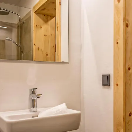 Deluxe Zirberl 5 公寓 *